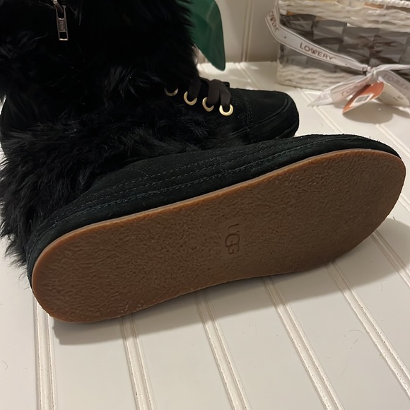 UGG Blk Ankle Booties 8 - Picture 4 of 8